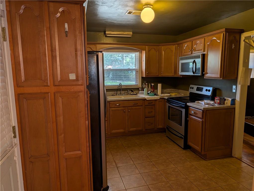 207 Kingsway Drive