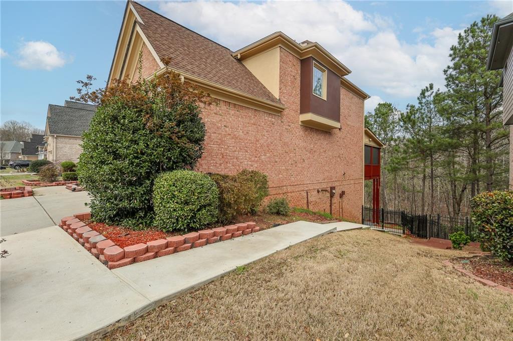 5742 Ashleigh Walk Drive