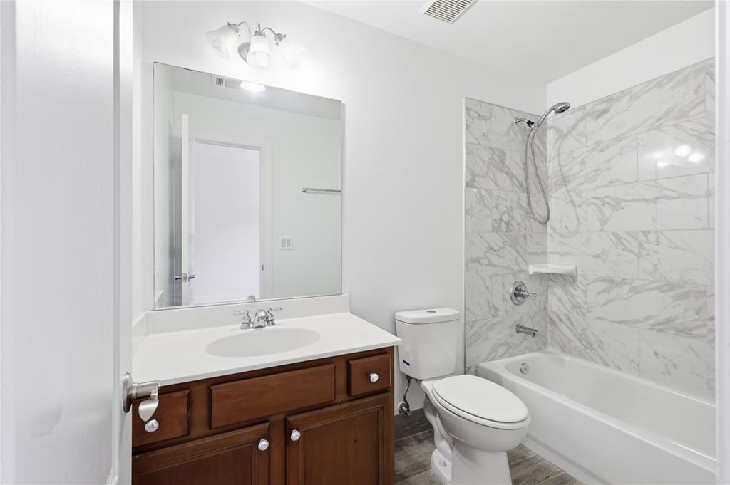 5742 Ashleigh Walk Drive