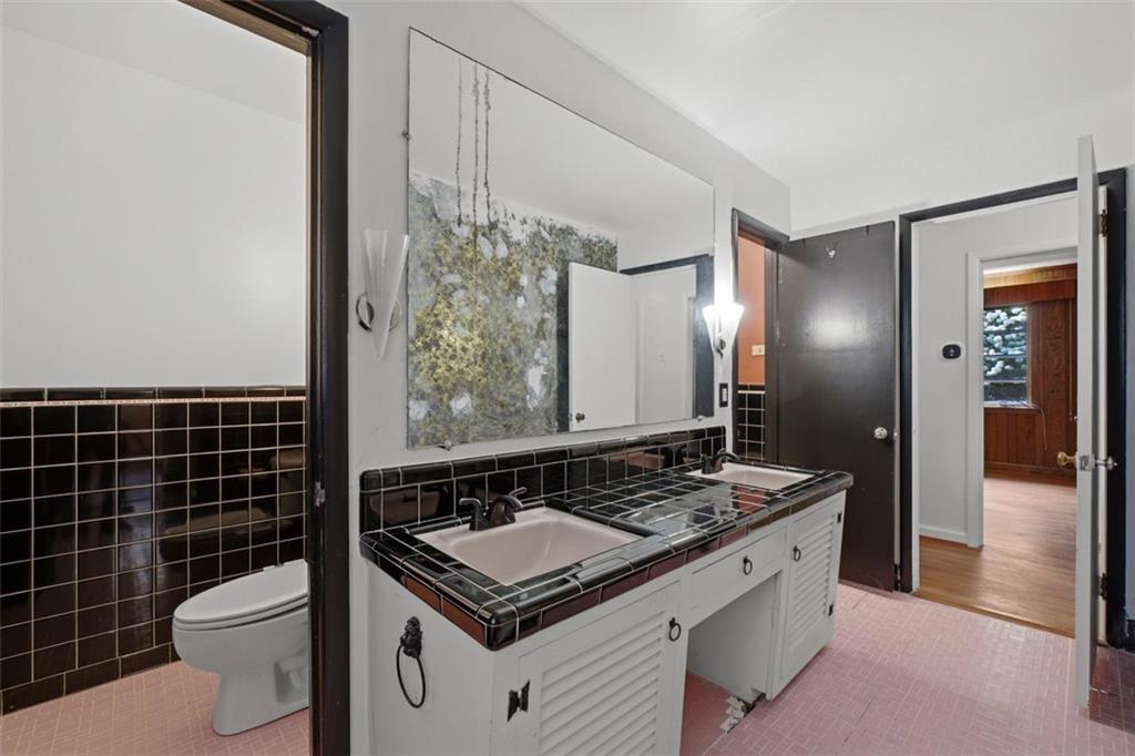 3906 Land O Lakes Drive NE