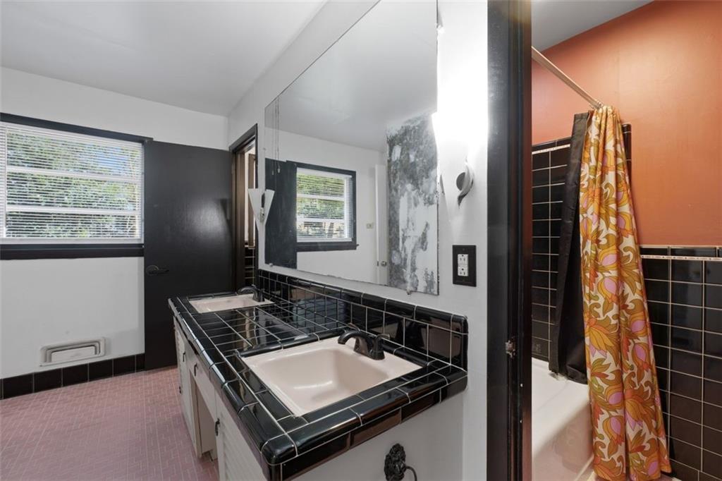 3906 Land O Lakes Drive NE