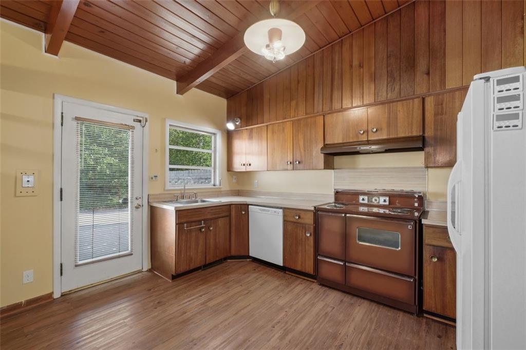 3906 Land O Lakes Drive NE