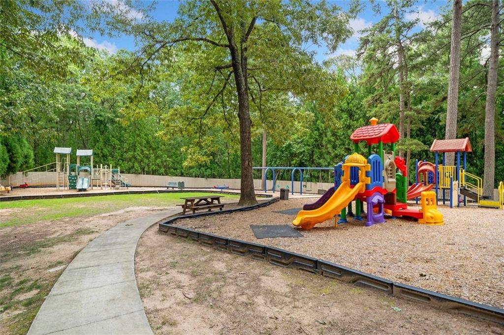 2021 Lakeview Parkway