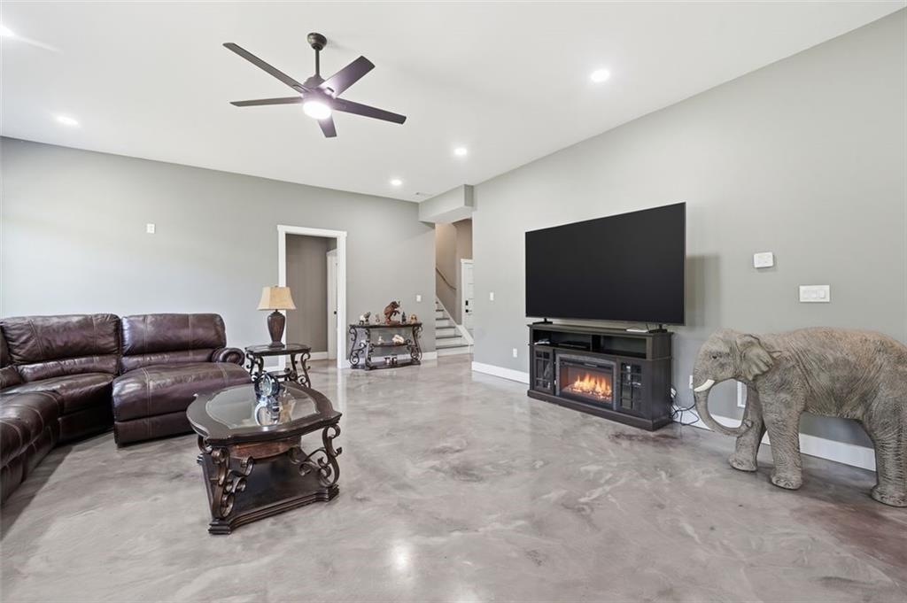 2021 Lakeview Parkway