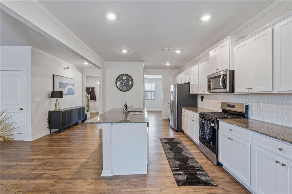 825 Athena Bend