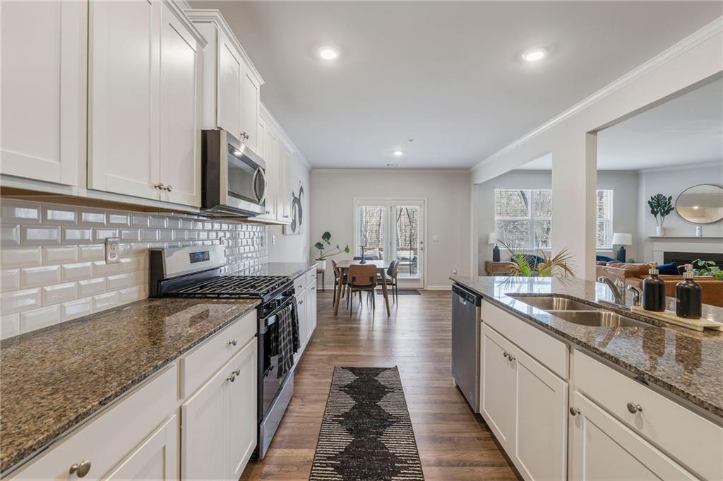 825 Athena Bend