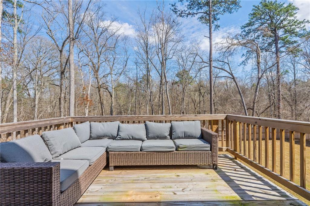 825 Athena Bend