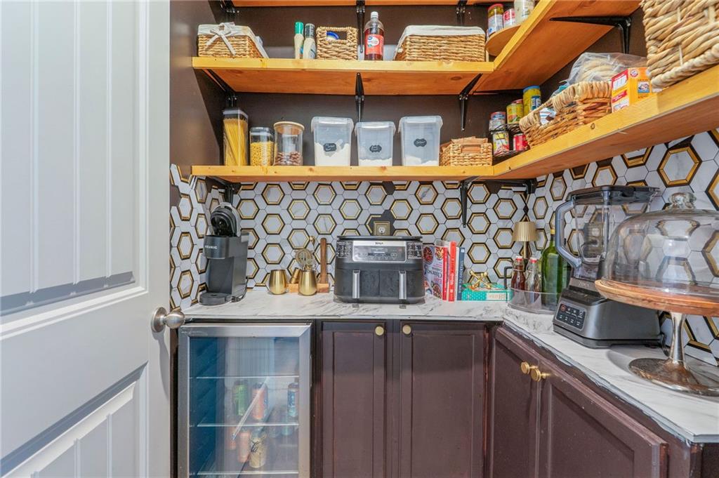 825 Athena Bend