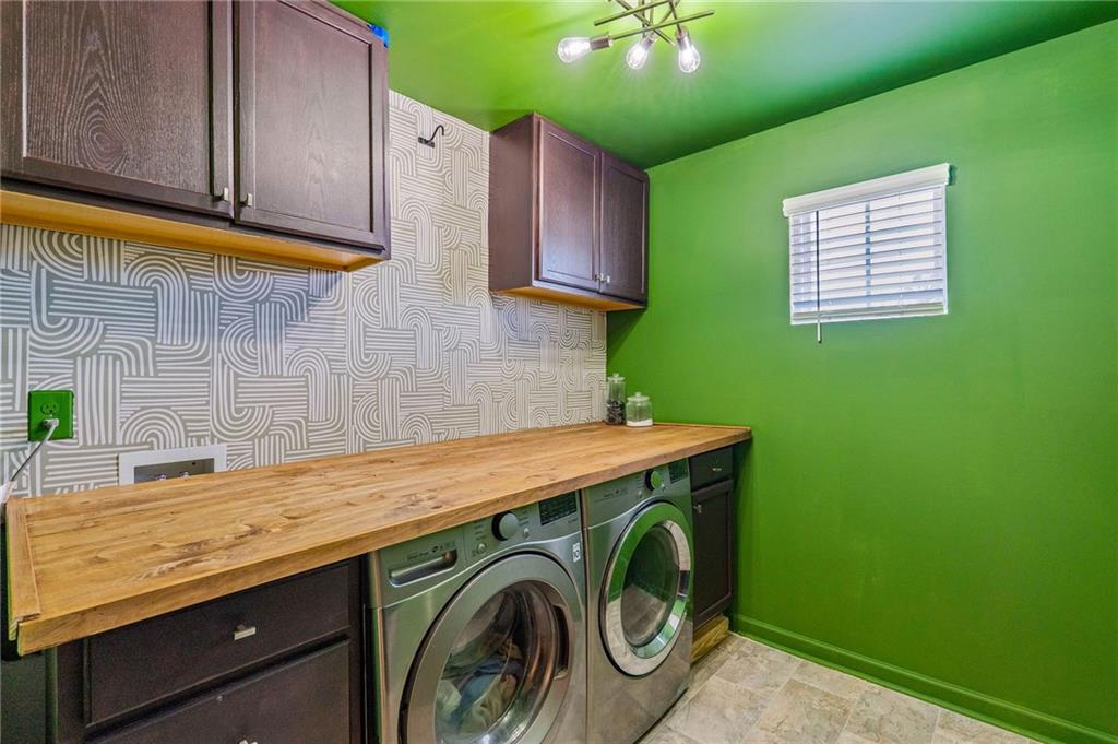 825 Athena Bend