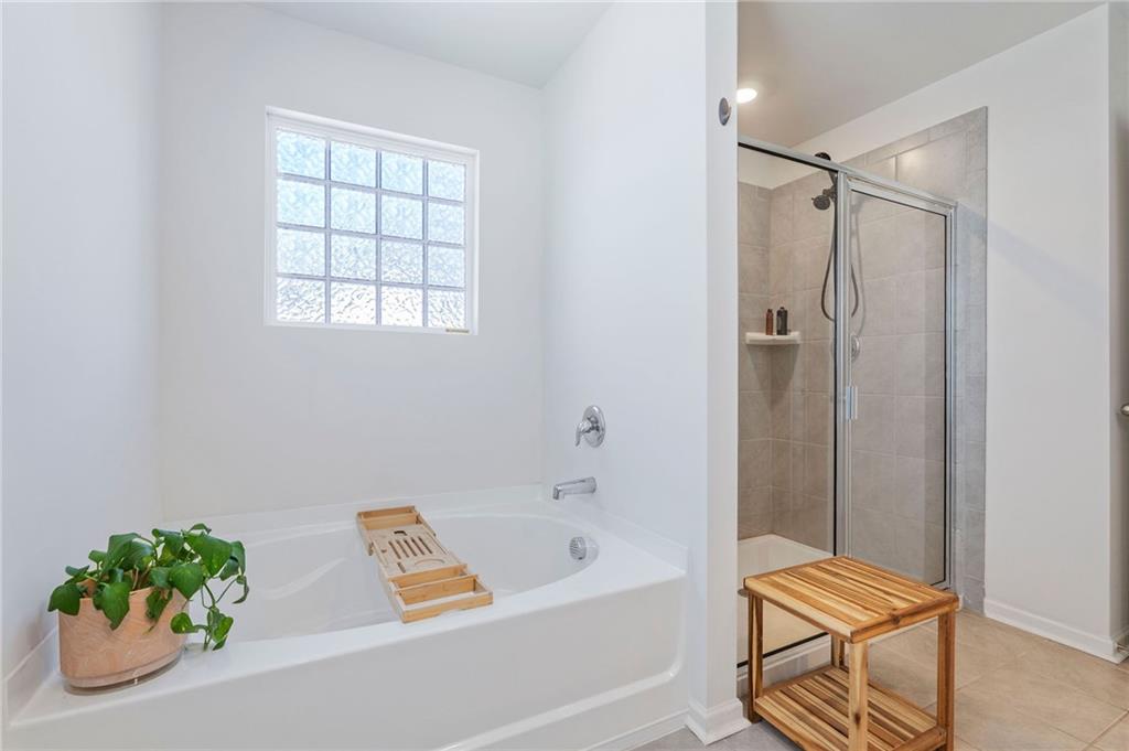 825 Athena Bend