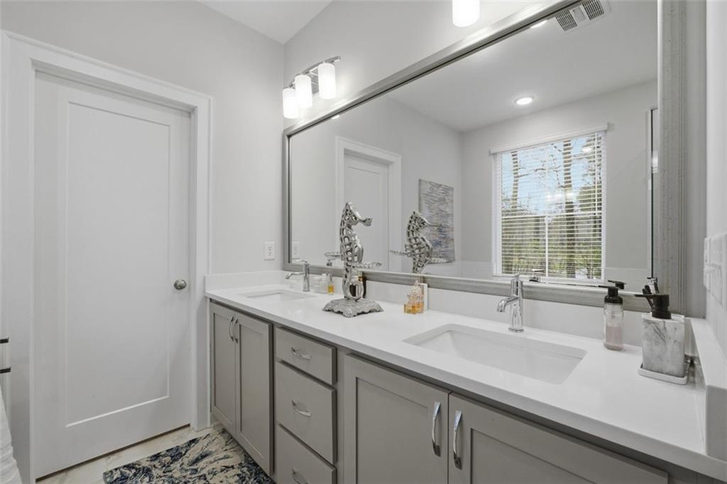 816 S Columbia Drive