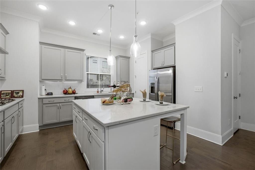 816 S Columbia Drive