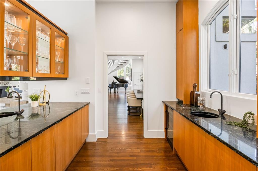 35 Robin Hood Road NE