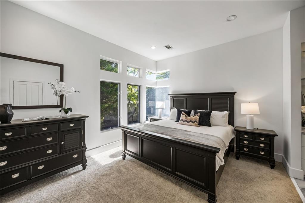 35 Robin Hood Road NE