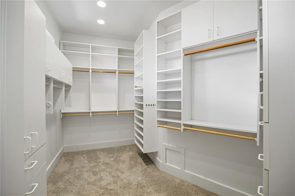 35 Robin Hood Road NE