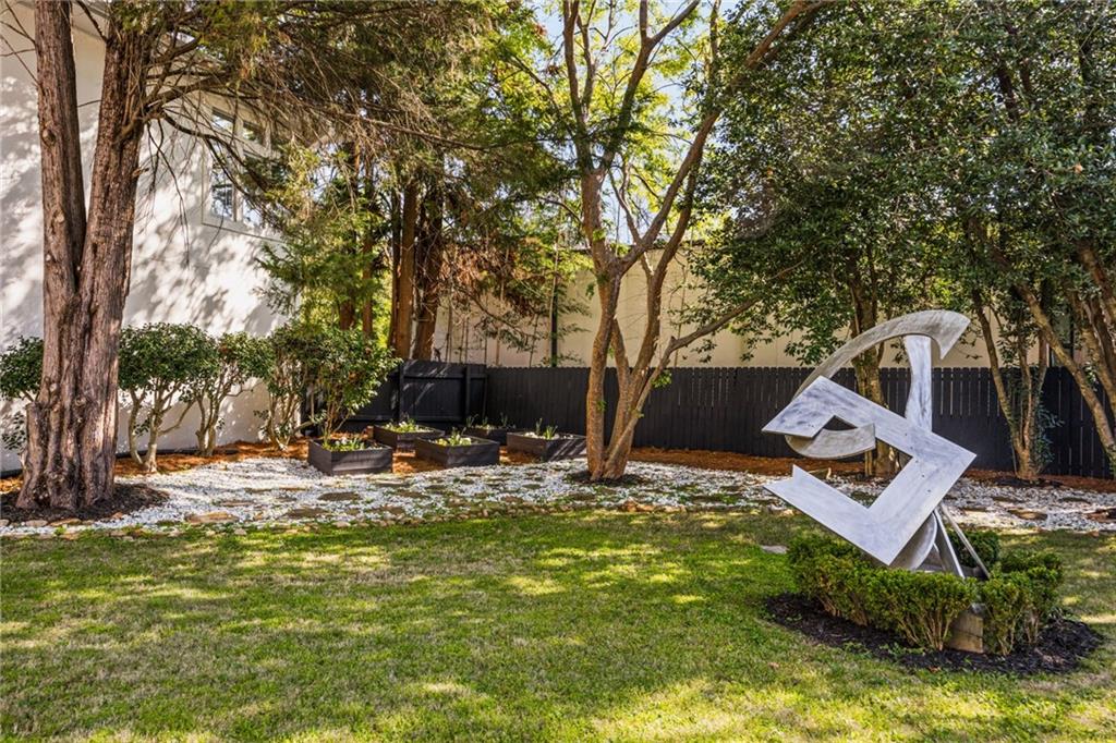 35 Robin Hood Road NE