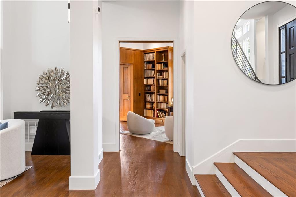 35 Robin Hood Road NE