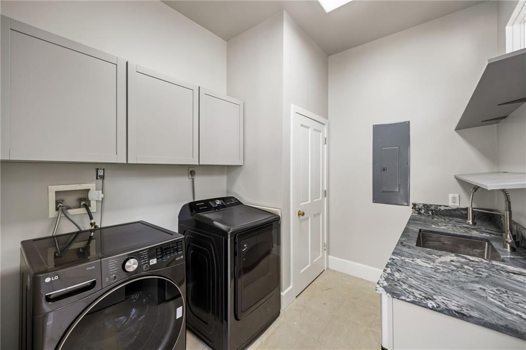 35 Robin Hood Road NE