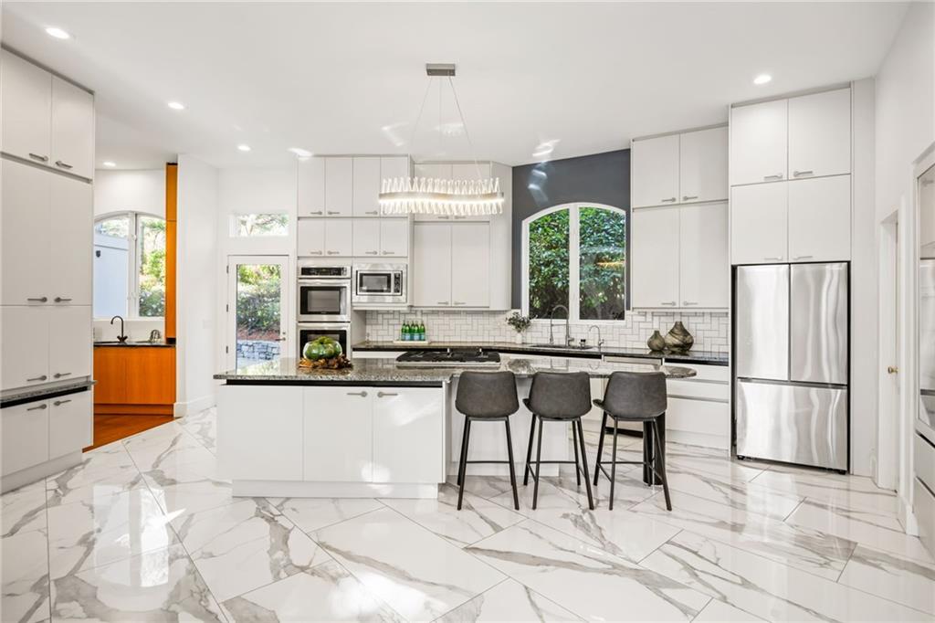 35 Robin Hood Road NE