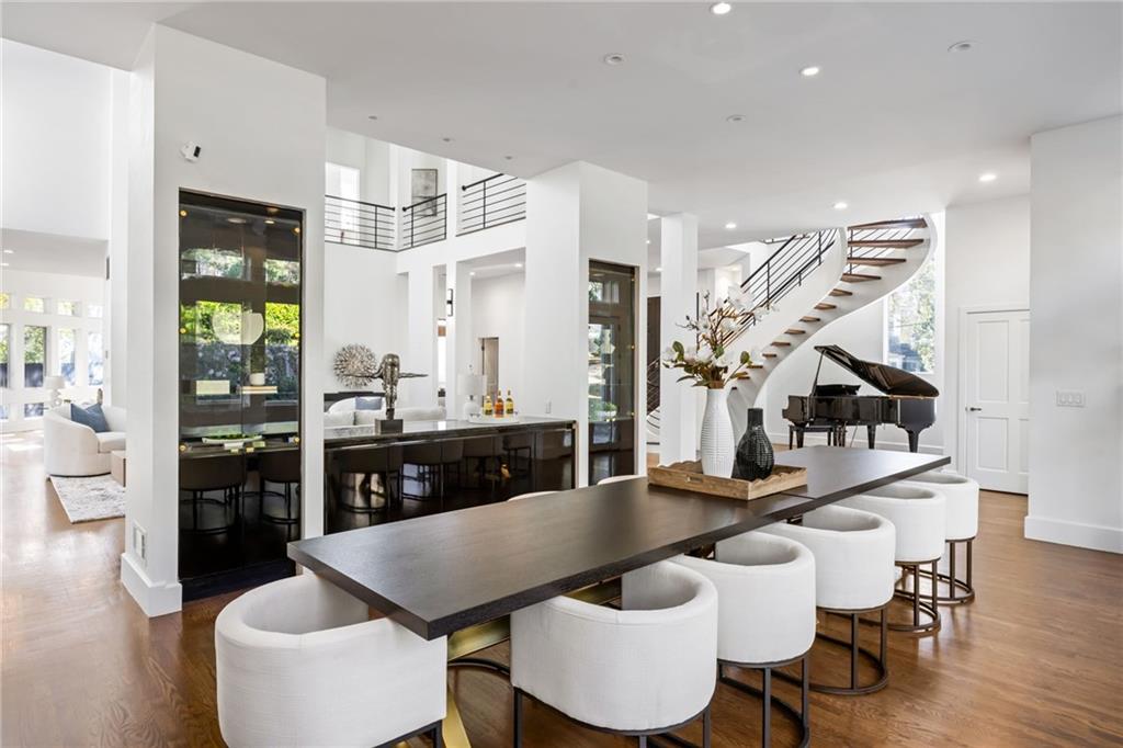 35 Robin Hood Road NE