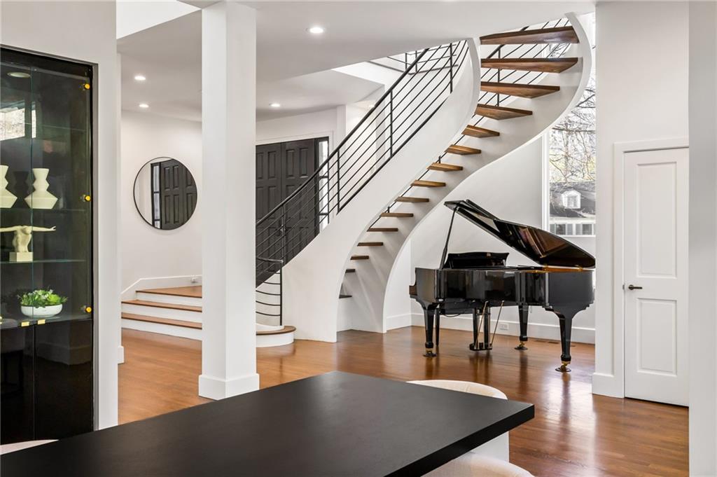 35 Robin Hood Road NE