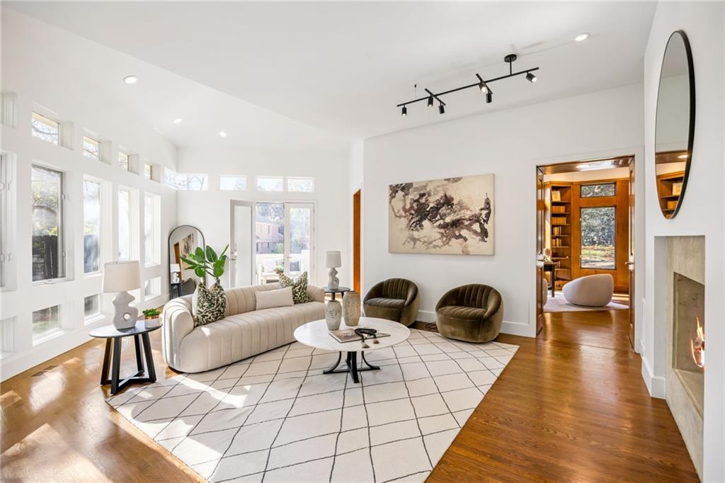 35 Robin Hood Road NE