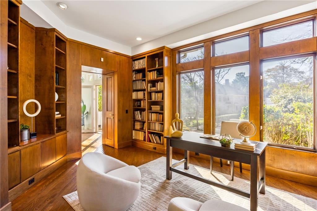 35 Robin Hood Road NE