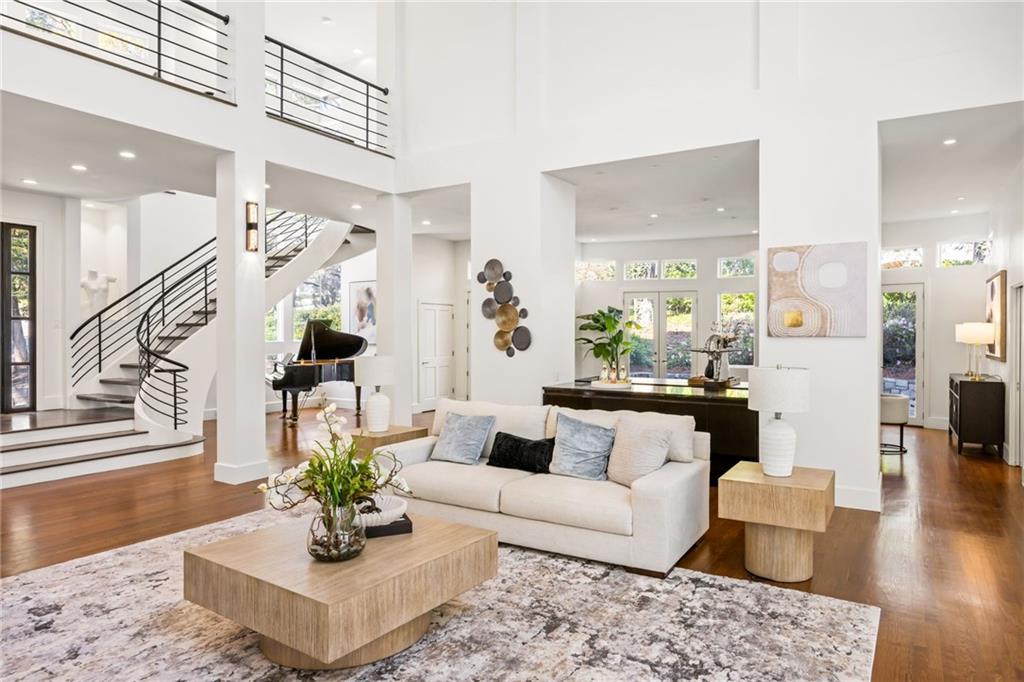 35 Robin Hood Road NE