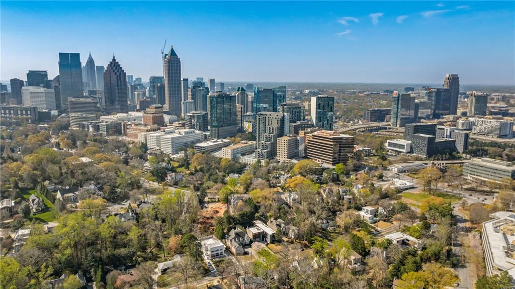 35 Robin Hood Road NE