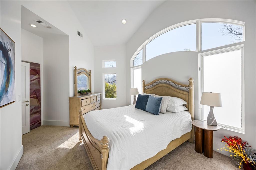 35 Robin Hood Road NE