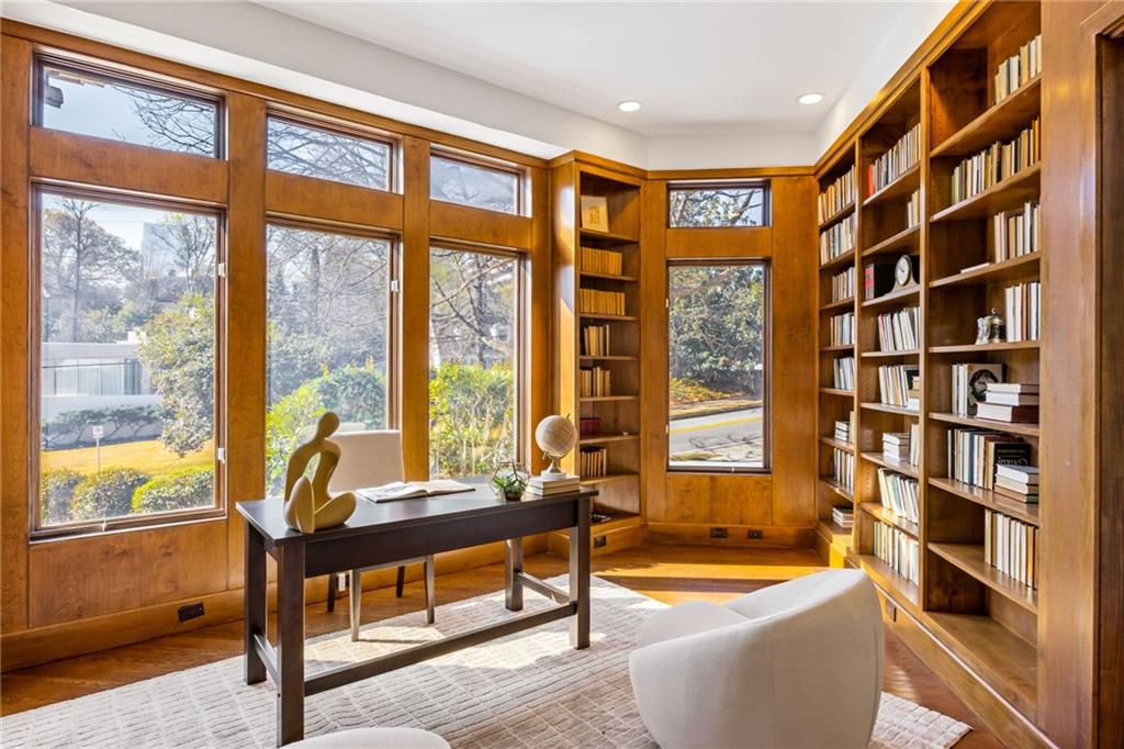 35 Robin Hood Road NE