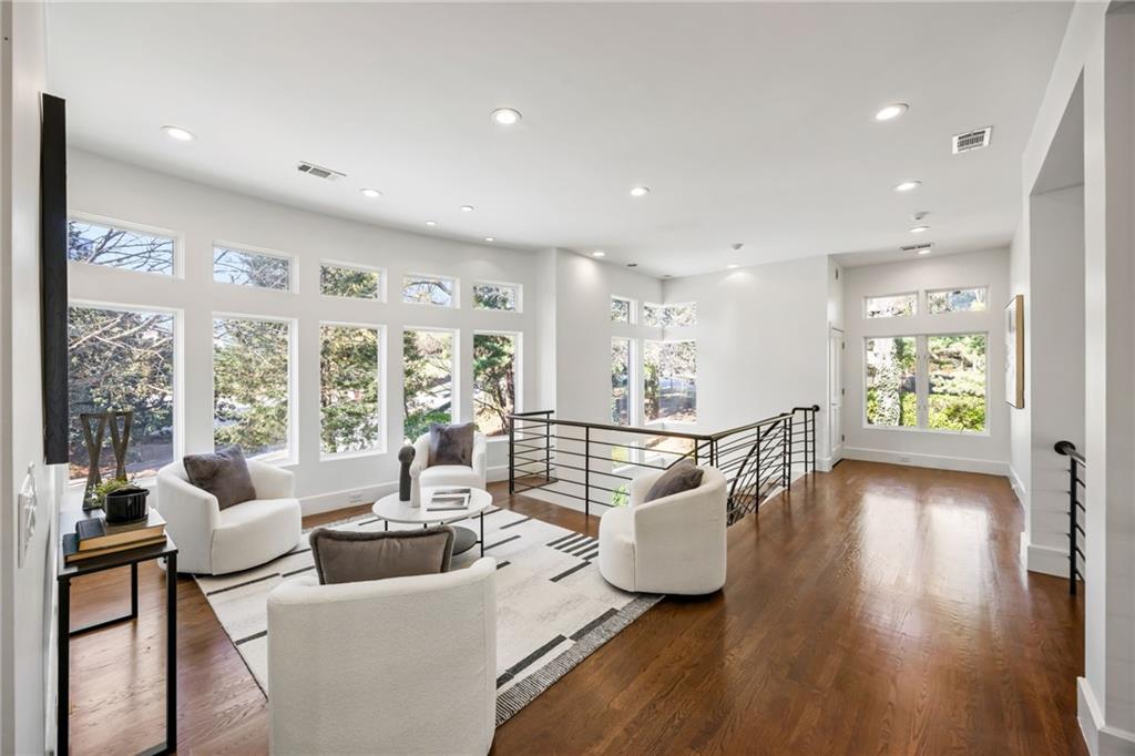 35 Robin Hood Road NE