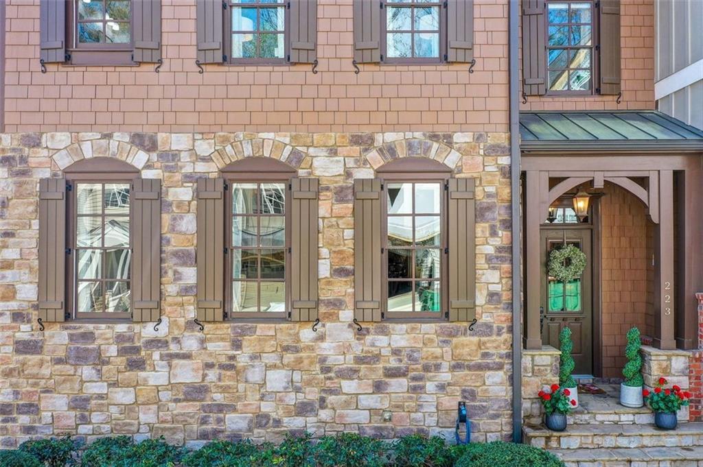 223 Trecastle Square