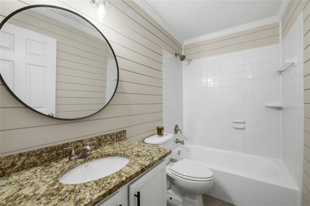 210 Sampson Street NE Unit 5
