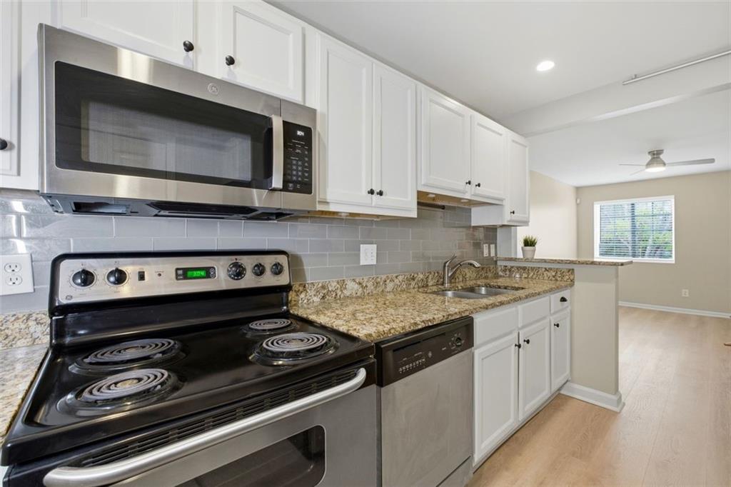 210 Sampson Street NE Unit 5