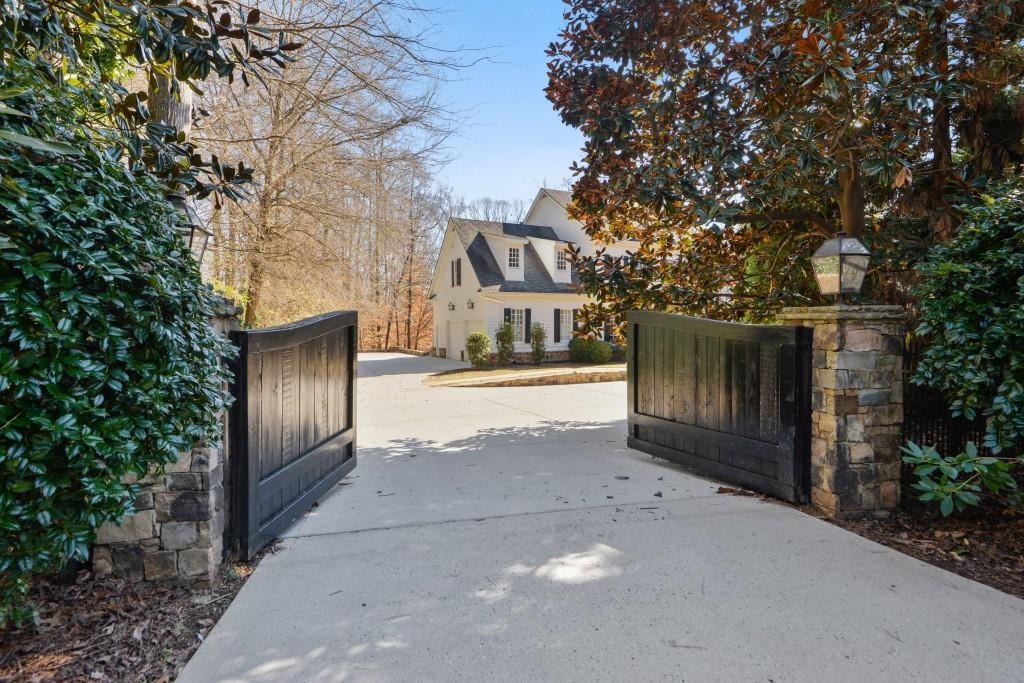 1124 Moores Mill Road NW