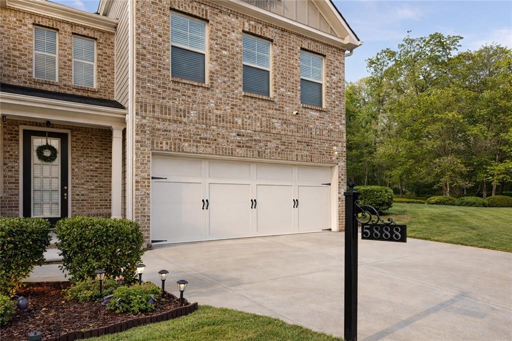 5888 Radford Loop