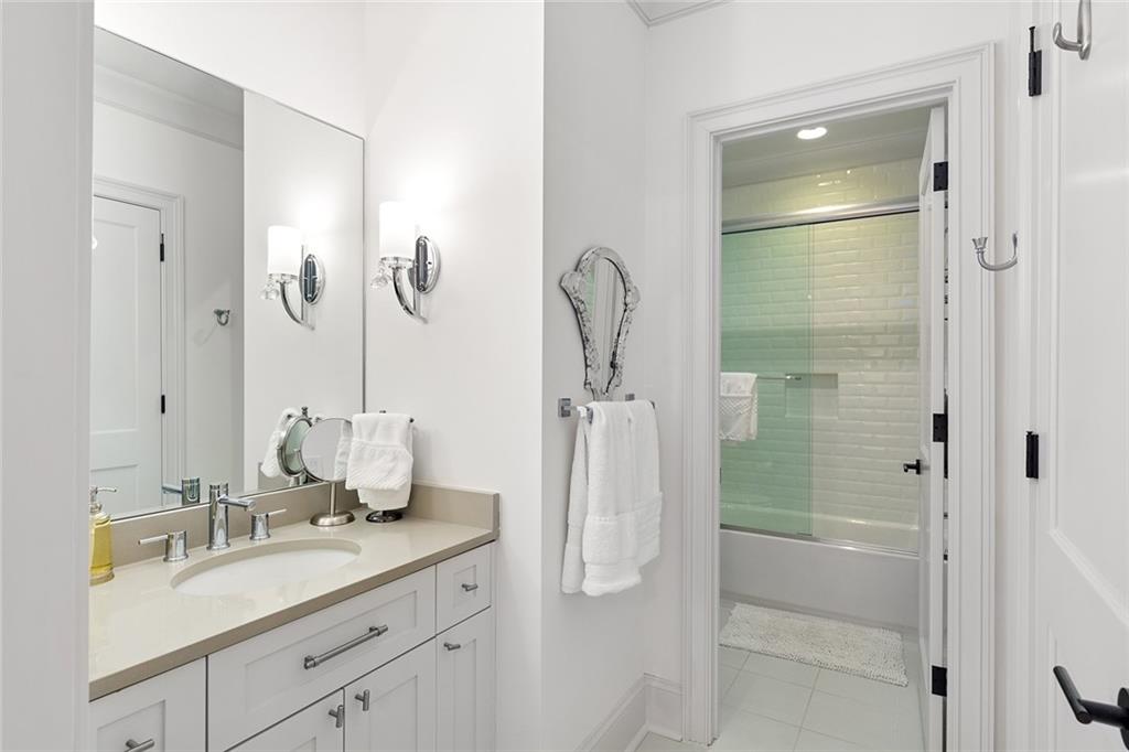 1431 Hearst Drive NE