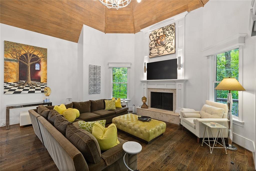 1431 Hearst Drive NE