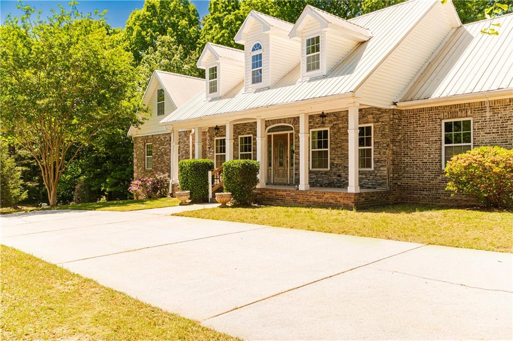 550 Oak Ridge Drive