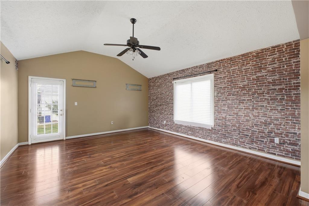 350 Yellow River Lane