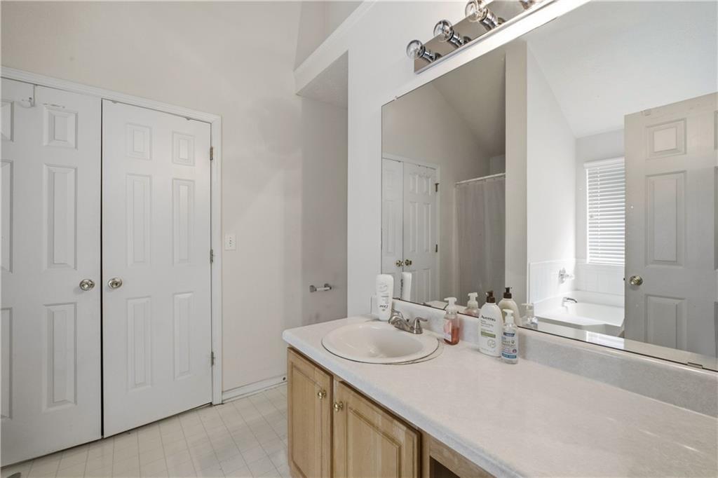 350 Yellow River Lane