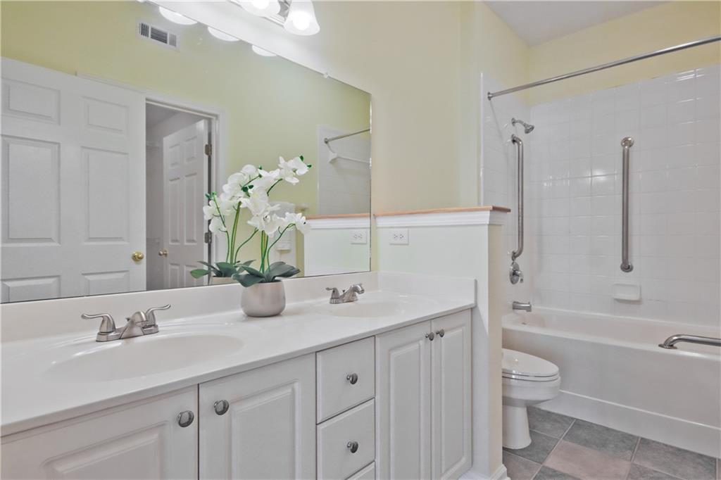 8102 WOODLAND Lane Unit 8102