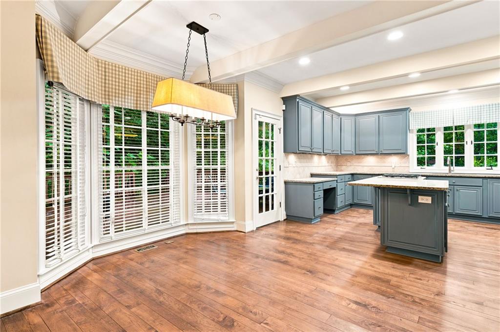 18 Dean Overlook NW