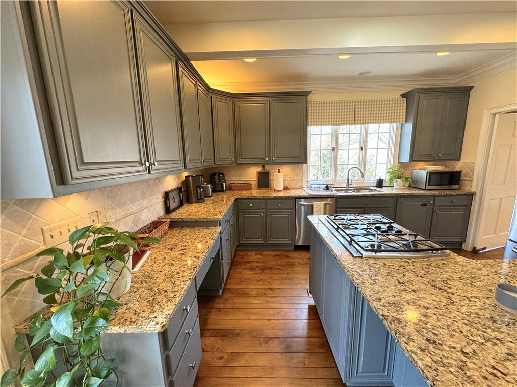 18 Dean Overlook NW