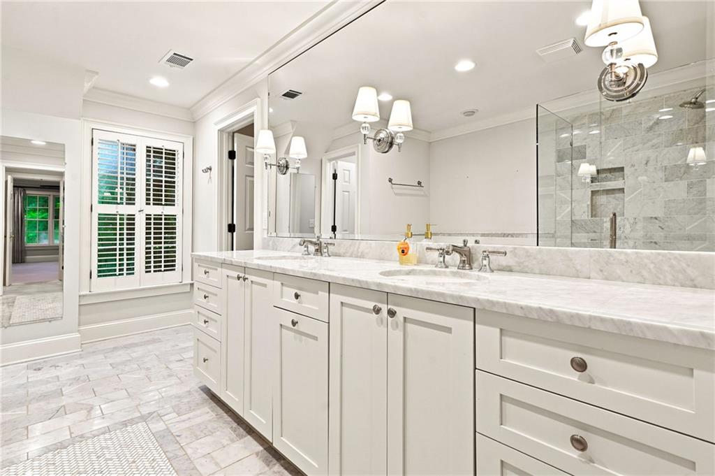 18 Dean Overlook NW