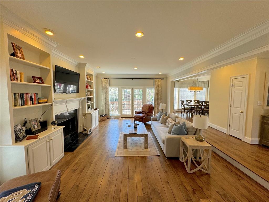 18 Dean Overlook NW