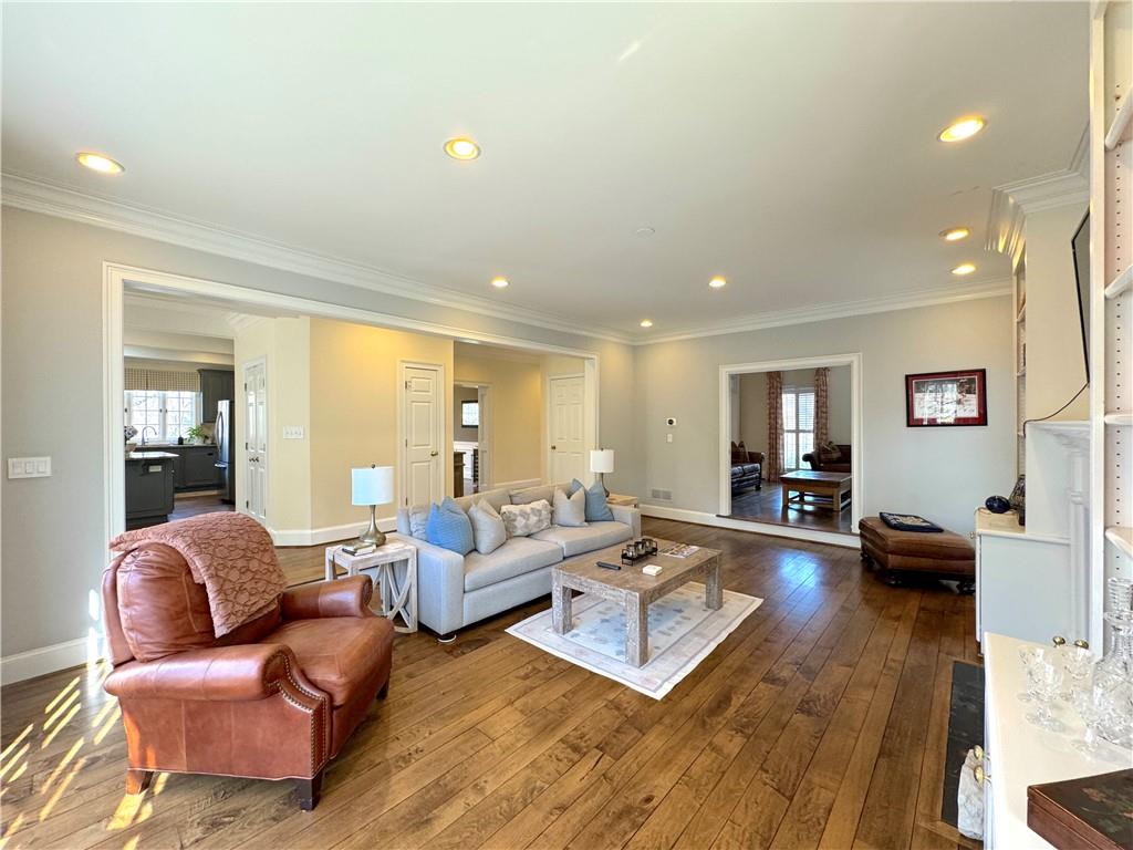 18 Dean Overlook NW
