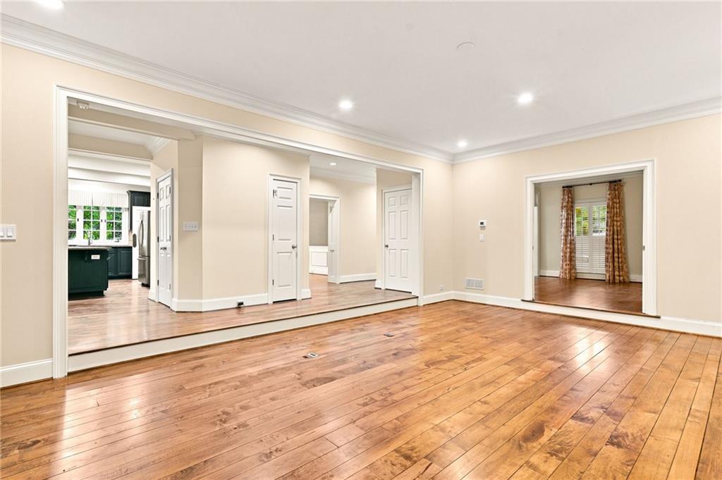 18 Dean Overlook NW