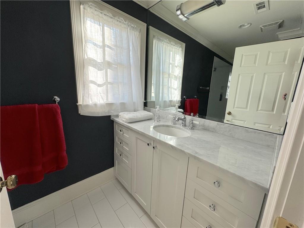 18 Dean Overlook NW
